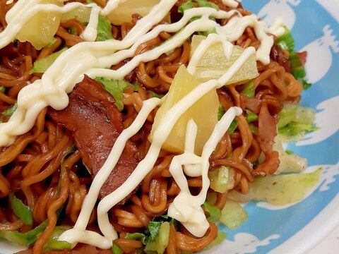 ソース焼きそばの袋麺！パイナップル＋レタス＋マヨ♪